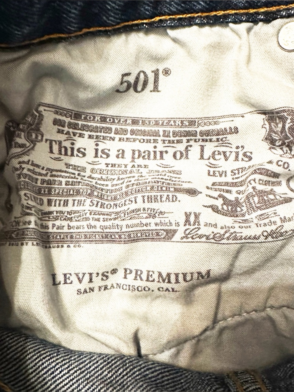 Levi’s 501 High Rise Distressed Denim Shorts Size 26 - Picture 8 of 8